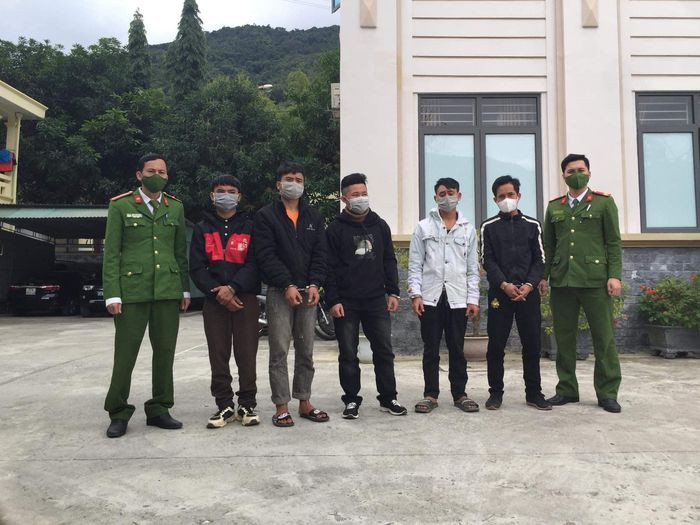 Xông vào khu cách ly thăm bạn gái, tấn công cả Công an: Lương Văn Nọi (trú huyện Kỳ Sơn, Nghệ An) trèo qua tường rào đột nhập vào bên trong khu cách ly để gặp với bạn gái mới quen. Bị Công an phát hiện yêu cầu chấm dứt hành vi của mình nhưng Nọi không chấp hành còn hô hào đồng bọn đến đánh Công an. Ngày 18/1, Công an huyện Kỳ Sơn cho biết đã khởi tố, bắt tạm giam Nọi và đồng bọn.