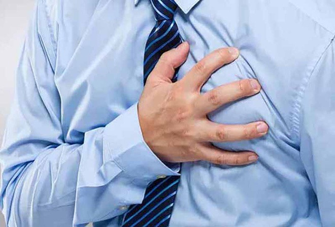 Thượng úy tử vong tại nhà là do nhồi máu cơ tim: Ngày 26/5, Công an tỉnh Trà Vinh cho biết, thượng úy L.T. Đ. (38 tuổi, công tác tại Phòng Hậu cần Công an tỉnh Trà Vinh) tử vong tại phòng ngủ ở nhà riêng (khóm 1, phường 7, TP Trà Vinh, tỉnh Trà Vinh). Kết quả xác định nguyên nhân thượng úy Đ. tử vong là do nhồi máu cơ tim. (Ảnh minh họa)