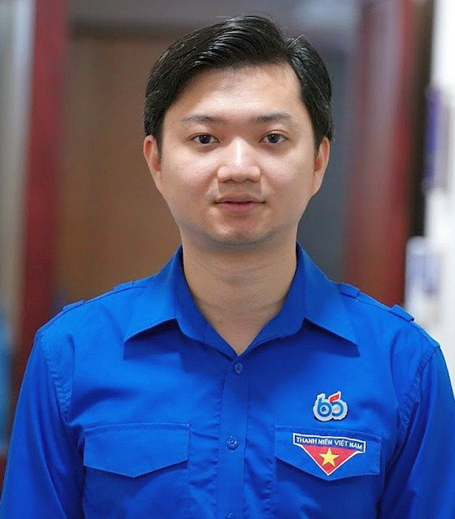 Ông Nguyễn Minh Triết từng đảm nhiệm các vị trí: Chủ tịch Hội Sinh viên Việt Nam tại Anh; Chuyên viên Ban Thanh niên trường học Trung ương Đoàn; Phó Giám đốc, Giám đốc Trung tâm hỗ trợ và Phát triển sinh viên Việt Nam; Ủy viên Ban Chấp hành Trung ương Đoàn, Ủy viên Ủy ban Hội Liên hiệp Thanh niên Việt Nam; Phó Trưởng ban Thanh niên trường học Trung ương Đoàn; Phó Bí thư, Bí thư Tỉnh đoàn Bình Định; Ủy viên Ban Chấp hành Đảng bộ tỉnh Bình Định; Ủy viên Ban Thường vụ Trung ương Đoàn, Trưởng ban Thanh niên trường học Trung ương Đoàn, Phó Chủ tịch thường trực Trung ương Hội Sinh viên Việt Nam, Ủy viên Đoàn Chủ tịch Ủy ban Trung ương Hội Liên hiệp Thanh niên Việt Nam.