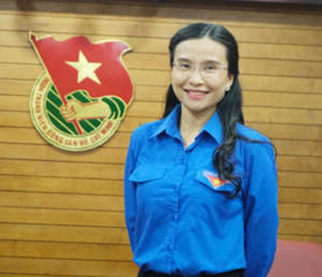 Bà Trang đã trải qua quá trình công tác Đoàn: Phó Bí thư Đoàn trường Trung học phổ thông chuyên ban Võ Minh Đức, tỉnh Bình Dương (khi là học sinh); Chủ tịch Hội Sinh viên trường Đại học Luật Thành phố Hồ Chí Minh (khi là sinh viên); Phó Trưởng ban, Trưởng Ban Tư tưởng - Văn hóa (nay là Ban Tuyên giáo) Tỉnh đoàn; Phó Bí thư Tỉnh đoàn, đại biểu Hội đồng nhân dân tỉnh.