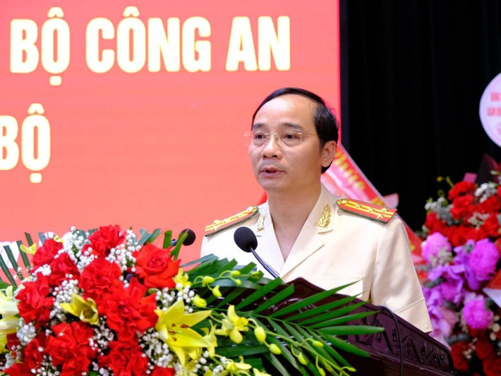 Đại tá Nguyễn Xuân Thao sinh năm 1977, quê quán huyện Thanh Chương, tỉnh Nghệ An.