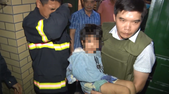 Cha bạo hành con gái 6 tuổi đến gãy tay: Ngày 5/9, bà Lê Thị Hương (78 tuổi, ở khu phố Tân Lập, phường Đình Bảng, thị xã Từ Sơn, tỉnh Bắc Ninh) nghe tiếng gào thét, cầu cứu của cháu nội là A. (6 tuổi) tại nhà con trai bà là Đặng Trung Kiên. Nghe tiếng kêu cứu của cháu, bà Hương gọi cửa nhưng Kiên không mở. Bà Hương Công an giải cứu cháu A. Sau đó, Công an đã giữ Kiên, đồng thời đưa cháu A. đi viện.