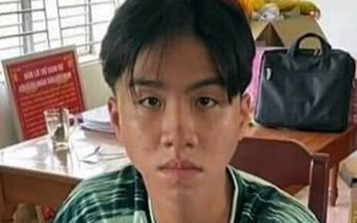 Từ thông tin của nhân dân, ngày 18/7/2021, Công an bắt được nghi phạm tại huyện Tiên Phước (Quảng Nam). Đối tượng là Nguyễn Trung Tạ Bảo Duy (15 tuổi, thường trú tại khối 7, thị trấn Hà Lam, huyện Thăng Bình), vừa học xong lớp 9 một Trường THCS tại thị trấn Hà Lam (huyện Thăng Bình, Quảng Nam). Đối tượng quê xã Tiên Sơn (huyện Tiên Phước) và năm 2019 chuyển hộ khẩu xuống thị trấn Hà Lam (huyện Thăng Bình). (Ảnh: Người lao động)