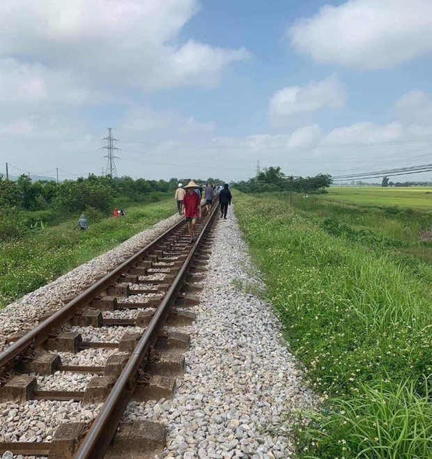 Truy bắt nhóm thanh niên chém người gây thương tích: Ngày 18/5, Công an huyện Thăng Bình, tỉnh Quảng Nam cho biết vừa truy bắt nhanh nhóm đối tượng gây rối trật tự công cộng và chém người gây thương tích. Nhóm đối tượng khoảng 10 người ở xã Bình Quý đi xe máy mang theo hung khí để tìm đánh nhau với một nhóm đối tượng khác tại thị trấn Hà Lam khiến 1 người bị thương xảy ra vào tối 16/5.