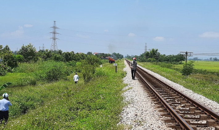 Được biết, trước khi xảy ra vụ việc đau lòng trên, gia đình, vợ chồng chị Soa có mâu thuẫn.