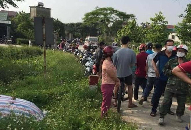 Khi kiểm tra thi thể cháu, phát hiện trên tay trái có 1 vết cắt sâu. Cơ quan công an ngay sau đó đã lập tức phong toả hiện trường, đồng thời đưa người mẹ về trụ sở để phục vụ điều tra.