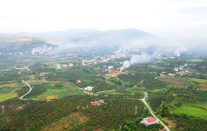 Cách đây gần một thập kỉ, nhắc tới địa danh thôn Nam Điện (xã Nam Dương), người ta nghĩ ngay tới một vùng đất xa xôi, hẻo lánh và khó khăn bậc nhất thuộc địa bàn huyện Lục Ngạn (tỉnh Bắc Giang). Với mật độ dân cư thưa thớt, địa hình đồi núi bị chia cắt, người dân nơi đây quanh năm chỉ sống nhờ vào ruộng nương và chăn nuôi gia súc. Vì vậy cuộc sống trôi đi trong yên bình, trầm lặng. (Ảnh minh họa, nguồn internet)