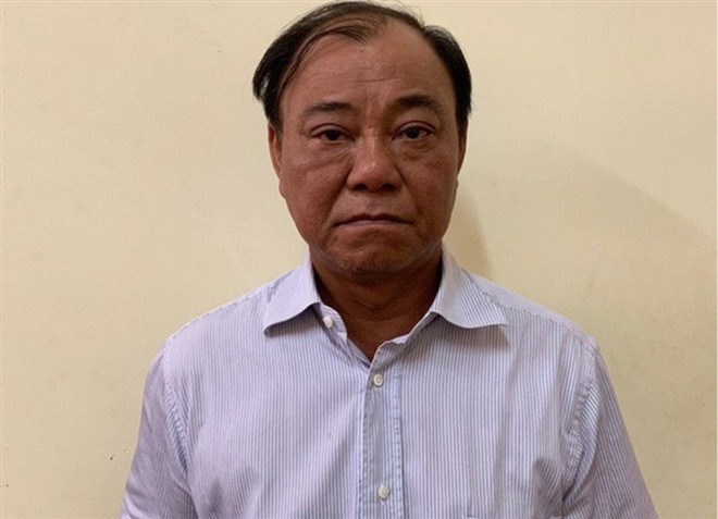 Đề nghị truy tố nguyên Tổng giám đốc Sagri Lê Tấn Hùng: Bộ Công an vừa ban hành kết luận điều tra, đề nghị truy tố ông Lê Tấn Hùng (SN 1963, nguyên Tổng giám đốc Tổng công ty Nông nghiệp Sài Gòn - Sagri) cùng 14 bị can khác trong vụ án sai phạm ở Tổng công ty Nông nghiệp Sài Gòn. Dự án chưa hoàn thành, chưa thực hiện nghĩa vụ tài chính với Nhà nước... nhưng ông Hùng đã đề nghị UBND TP.HCM chấp thuận để chuyển nhượng toàn bộ dự án cho Công ty Phong Phú với số tiền là 168 tỷ đồng, gây thiệt hại cho Nhà nước 348 tỷ đồng.