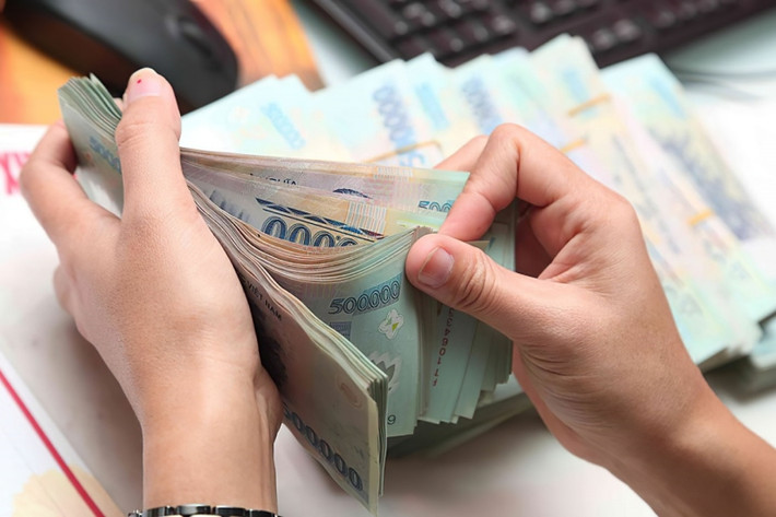 Khi tìm hiểu về các con nợ của bà M, điều tra viên nhận thấy hầu hết họ đều có công ăn việc làm ổn định, rất ít thành phần xã hội phức tạp. Chính vì thế, công tác sàng lọc có nhiều khó khăn. Trong số những cái tên được bà M ghi chép lại, có một người đàn ông là giáo viên, nhưng có khoản vay lên tới 600 triệu đồng. Với thu nhập của hai vợ chồng người này, đây là số tiền quá lớn. (Ảnh minh họa, nguồn Internet)