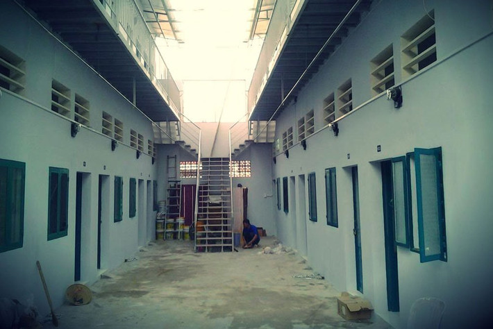 Ngày 26/1, vợ chồng Hiệp hẹn bà M đến gần nhà trọ của mình ở phường Tân Văn (TP Ninh Bình) với lời hứa sẽ trả hết tiền. Tin tưởng, bà M đem theo toàn bộ giấy tờ, sổ đỏ đang cầm của Hiệp đến. Khi bà M xuất hiện, Hiệp đã dùng chiếc chày bằng nhôm đánh khiến nạn nhân tử vong. Thấy bà M đã chết, chúng lấy lại sổ đỏ rồi cho thi thể nạn nhân vào bao tải. Hai vợ chồng Hiệp chở thi thể bà M đến mương nước thuộc phường Nam Thành để phi tang. (Ảnh minh họa, nguồn Internet)