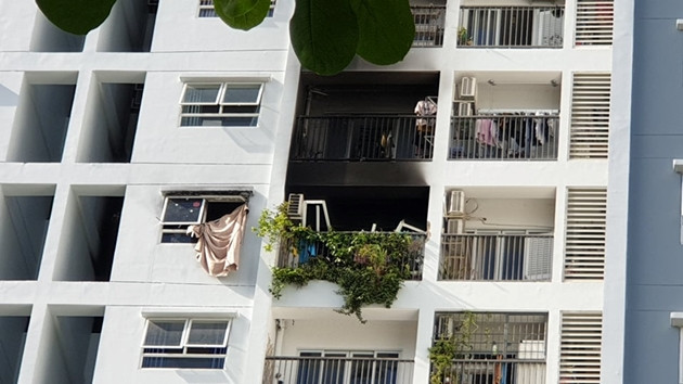 Cháy chung cư Carillon 5, hai người tử vong: Sáng 23/3, tại tầng 10 ở chung cư Carillon 5 trong hẻm đường Lũy Bán Bích (phường Hòa Thạnh, quận Tân Phú, TP HCM) xảy ra cháy. Cùng lúc đó chuông báo cháy reo vang khiến những người trong chung cư hốt hoảng tháo chạy ra ngoài bằng lối thoát hiểm. Bước đầu xác định, chị N.T.N.N (SN 1979) và N.T.N.M (SN 1995) được cho là rơi từ căn hộ này xuống đất, tử vong.