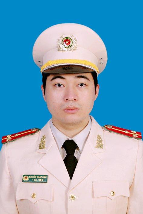 Thượng uý Nguyễn Ngọc Hiếu, cán bộ Đội Hồ sơ nghiệp vụ An ninh, Phòng Hồ sơ nghiệp vụ.