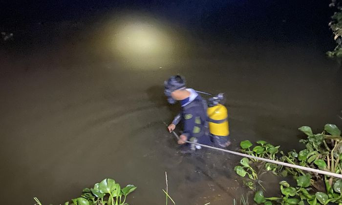 Giận người yêu, cô gái nhảy kênh Thầy Cai giữa đêm: Khuya 13/8, anh Tăng Đ.N (SN 1987, ngụ quận Tân Phú, TP HCM) xảy ra mâu thuẫn với người yêu là chị T.T (ở Tây Ninh). T. đã bỏ chạy và nhảy xuống kênh Thầy Cai (quận Tân Phú, TP HCM). Hiện lực lượng chức năng vẫn đang tìm thi thể của T.
