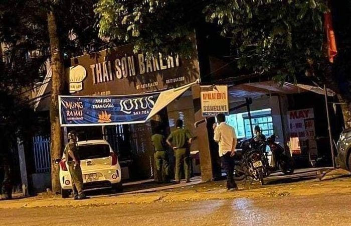 Một thanh niên tử vong bất thường trong cửa hàng bánh: Ngày 15/8, Công an huyện Sóc Sơn (Hà Nội) đang điều tra nguyên nhân tử vong của một nam thanh niên tại cửa hàng bánh ngọt trên địa bàn. Nạn nhân tử vong sinh năm 2003 là nhân viên của cửa hàng. Nạn nhân mới làm ở cửa hàng được khoảng 2 tháng.