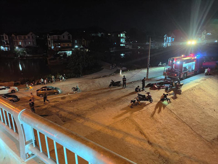 Nhóm công nhân đi mò trai, 2 người tử vong: Tối 14/8, một nhóm công nhân tranh thủ thời gian rỗi việc đi mò trai, ốc tại sông Thương khu vực dưới cầu Bến Hướng (TP Bắc Giang) không may xảy ra đuối nước làm 2 người tử vong. Hiện, một người đã được tìm thấy, người còn lại đang được lực lượng chức năng tìm kiếm.