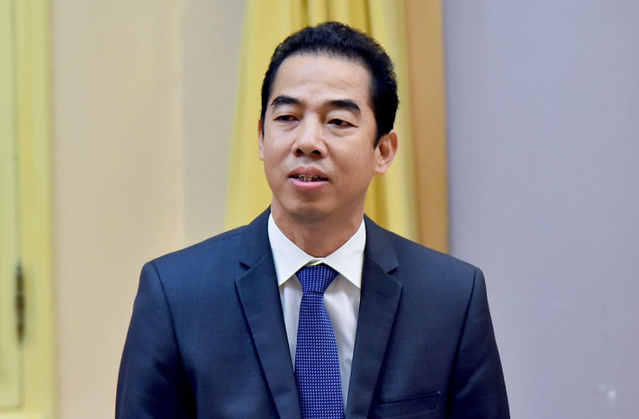 Bị can Tô Anh Dũng - nguyên Thứ trưởng Bộ Ngoại giao, từ tháng 12/2020 đến tháng 1/2022, đã nhận hối lộ 37 lần, tổng số 21,5 tỷ đồng.