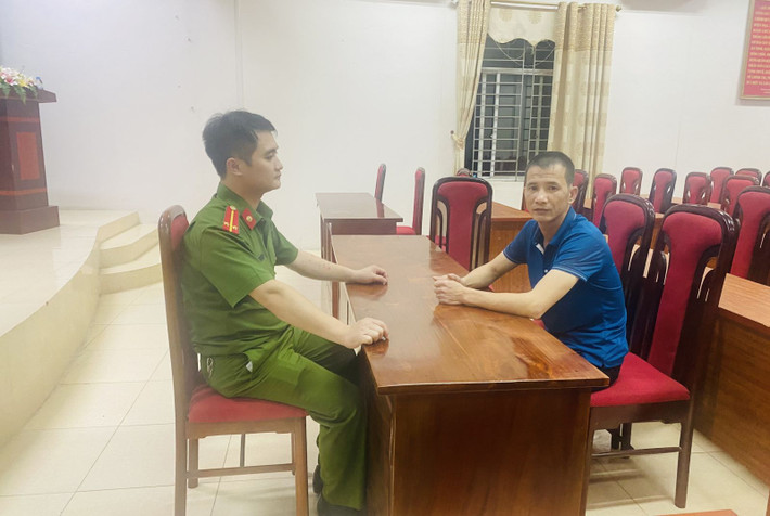 Ngày 19/4, Công an huyện Tân Yên, tỉnh Bắc Giang) cho biết đang điều tra, làm rõ một vụ nổ súng do mẫu thuẫn trên địa bàn xã Liên Sơn khiến 1 người bị thương nặng.