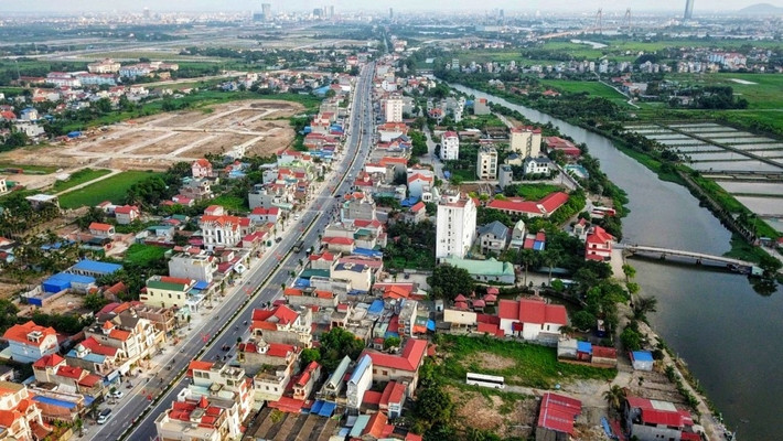 Sau khi thu thập đầy đủ chứng cứ, Công an Hải Phòng đã ra các quyết định khởi tố vụ án, khởi tố bị can với Đạo về tội "giết người". Tuy nhiên, đối tượng đang ở đâu thì không ai rõ. Một lệnh truy nã được ban hành. Suốt nhiều năm trời, Đạo ở đâu, làm gì hoàn toàn không có thông tin. Sau 17 năm, một ngày đầu năm 2020, Công an TP Hải Phòng nhận được tin Đạo quay về thăm nhà. Chưa kịp vây bắt, hắn đã bỏ trốn lần nữa. (Ảnh minh họa, nguồn ảnh Internet)