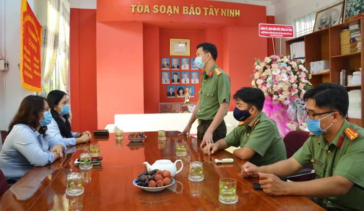 Từ năm tháng 1/2019 đến nay, Đại tá Tạ Văn Đẹp giữ chức vụ Phó Giám đốc Công an tỉnh Tây Ninh. (Ảnh: Đại tá Tạ Văn Đẹp phát biểu chúc mừng Báo Tây Ninh)