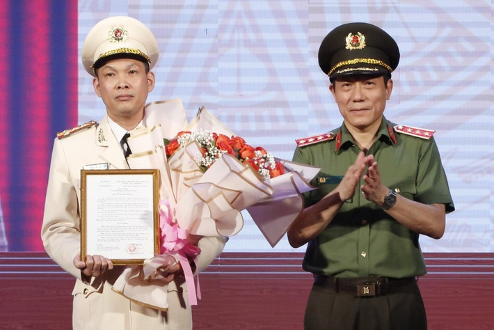 Tại buổi lễ, Thượng tướng Lương Tam Quang - Thứ trưởng Bộ Công an đã trao quyết định của Bộ trưởng Bộ Công an về điều động, bổ nhiệm đại tá Tạ Văn Đẹp - Phó Giám đốc Công an tỉnh Tây Ninh làm Giám đốc Công an tỉnh Bình Dương. Quyết định có hiệu lực từ ngày 1/5.