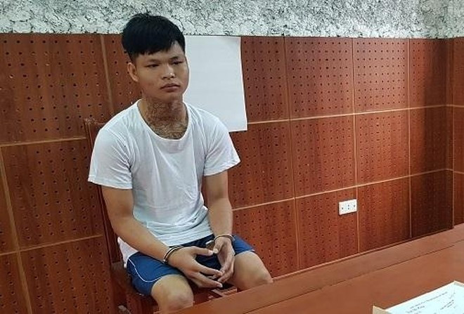 Giải cứu cô gái trẻ bị bán vào quán karaoke: Ngày 1/10, Công an TP Lạng Sơn, Lạng Sơn đã ra khởi tố bị can và ra lệnh tạm giam đối với Đức Mạnh (SN 2005, trú tại xã Vân Thủy, huyện Chi Lăng, tỉnh Lạng Sơn) về hành vi "Mua bán người". Trước đó, N.Y.N (TP Lạng Sơn) do tin lời bạn trai mới quen qua mạng xã hội là Mạnh nên đã đi cùng xuống khu vực xã Bích Động, huyện Việt Yên, tỉnh Bắc Giang. Tại đây, Mạnh liên lạc với người thanh niên tên là Thành (không rõ thông tin) ở khu vực quận Hà Đông, Hà Nội thỏa thuận bán N. với giá 8 triệu đồng để làm nhân viên phục vụ quán karaoke.