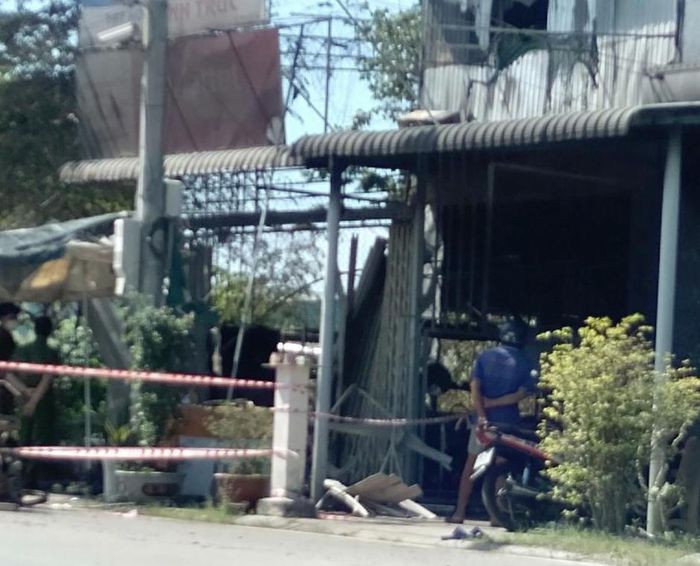 Chồng đập bình gas gây cháy khiến vợ và hai con tử vong: Sau khi đi nhậu về, Đỗ Phước Sang (35 tuổi, ngụ huyện Lai Vung, TP. Sa Đéc, Đồng Tháp) đập phá đồ đạc, trong đó có bình ga mini phát nổ gây cháy tiệm tạp hóa. Hậu quả vụ cháy làm vợ và hai con tử vong. Ngày 25/11, Công an TP. Sa Đéc cho biết đang điều tra, làm rõ.