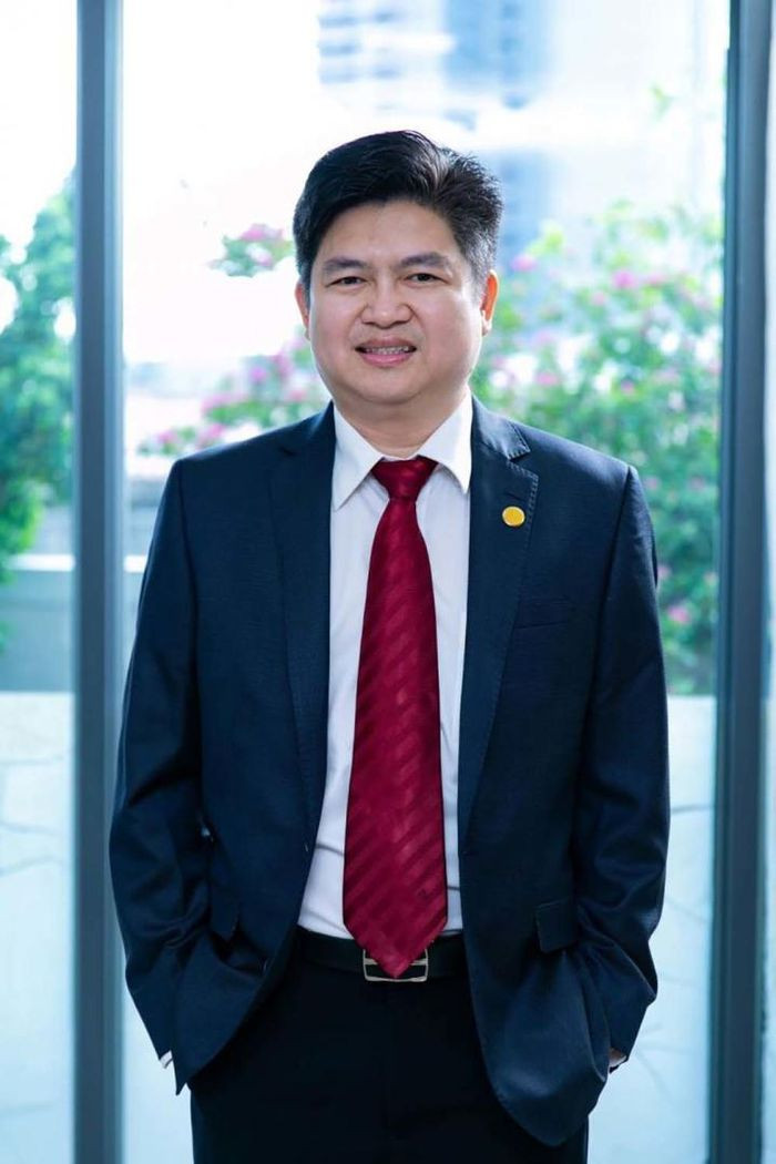 Bắt Tổng Giám đốc Công ty Cổ phần Phát triển Nhà Thủ Đức: Ngày 23/11, Bộ Công an cho biết vừa khởi tố, bắt tạm giam đối với ông Nguyễn Vũ Bảo Hoàng, Tổng Giám đốc Công ty Phát triển nhà Thủ Đức. Ông Nguyễn Vũ Bảo Hoàng bị bắt tạm giam vì có hành vi "Lừa đảo chiếm đoạt tài sản".