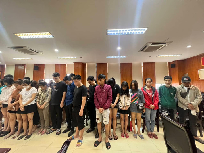 Nhân viên của công ty được tuyển chọn cũng chia làm hai loại: Loại 1 là nhân viên hành chính các bộ phận như kế toán, nhân sự, phát triển thị trường. Những người này yêu cầu về trình độ học vấn cao.