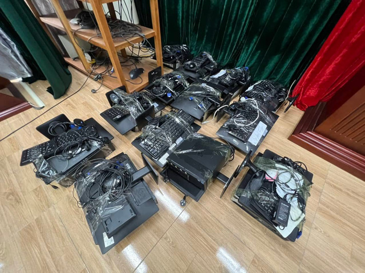 Để có được số lượng khách hàng dồi dào trên, các đối tượng chạy quảng cáo trên mạng xã hội và thẩm định hồ sơ khách hàng. Khách được coi là uy tín thường làm công việc cố định, danh bạ điện thoại là những người cũng có nhân thân rõ ràng.