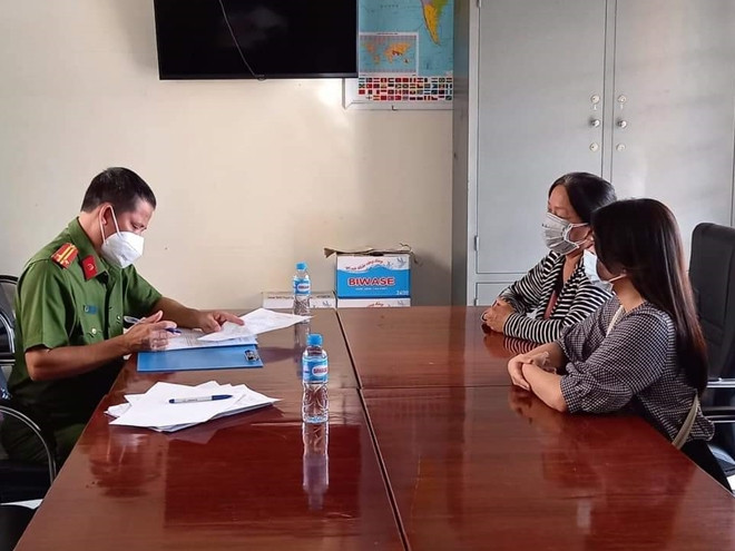 Không qua được chốt, 2 phụ nữ lăng mạ tổ chống dịch: Bà Phạm Thị Thùy Trâm (36 tuổi) và bà Phạm Thị Ánh Hằng (56 tuổi, cùng ở huyện Thống Nhất, tỉnh Đồng Nai) không đủ điều kiện đi qua chốt những vẫn đòi qua cả 2 người này còn lớn tiếng chửi bới, lăng mạ và thách thức. Ngày 4/7, Công an xã Gia Tân 1 đã xử phạt mỗi người 2,5 triệu đồng.