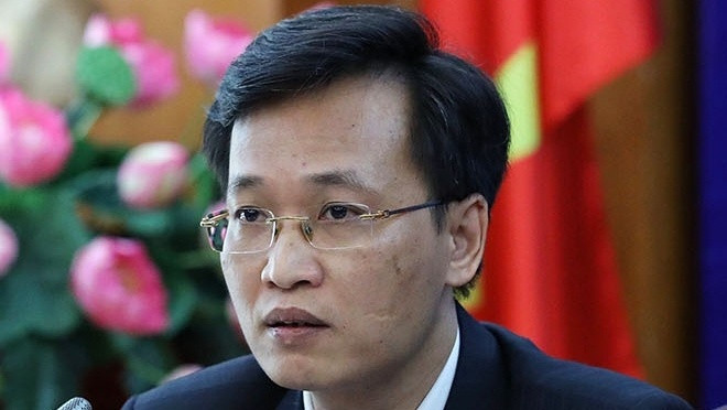 Ông Nghĩa từng làm Phó Trưởng phòng Thanh toán vay nợ quốc tế, Sở Giao dịch, Ngân hàng Nhà nước Việt Nam; Phó Trưởng Phòng Chiến lược phát triển Ngân hàng Trung ương, Vụ Chiến lược phát triển ngân hàng; Trưởng Phòng Chiến lược phát triển Ngân hàng Trung ương; Phó Chánh Thanh tra ngân hàng; Vụ trưởng Vụ Dự báo, thống kê tiền tệ; Chánh Thanh tra, giám sát ngân hàng.