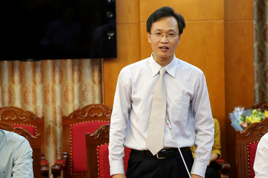 Ông Nguyễn Hữu Nghĩa sinh ngày 13/3/1972, quê quán xã Vân Hà, huyện Đông Anh, Hà Nội. Ông Nghĩa là Thạc sĩ Kinh tế, có nhiều năm công tác tại Ngân hàng Nhà nước.