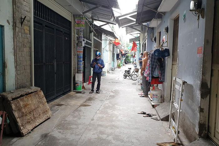 1 thanh niên bị đâm tử vong do giật chìa khóa trong lúc say: Trong lúc say rượu, V.M.T.T (21 tuổi, quê Đồng Nai) đã giật chìa khóa xe máy của Nguyễn Trường Phát (21 tuổi, ngụ quận 12, TP HCM) dẫn đến đánh nhau. Trong lúc xô xát, Phát dùng bóng đèn tuýp tần công vùng cổ đối thủ khiến nạn nhân trọng thương, không qua khỏi. Ngày 1/7, Công an quận 12 cho biết đang điều tra vụ án mạng.