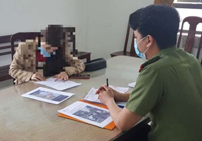 Người phụ nữ xúc phạm công an bị phạt 15 triệu: Ngày 2/2, Công an quận Thanh Khê (TP Đà Nẵng) đã phạt vi phạm hành chính 15 triệu đồng với bà M. và 200.000 đồng với ông T.. Họ cùng trú quận Thanh Khê, TP Đà Nẵng. Bà M. có lời lẽ xúc phạm lực lượng thi hành công vụ, đồng thời dùng điện thoại quay lại và phát trực tiếp (livestream) lên mạng xã hội. Ông T. biết việc làm của bà M. là sai nhưng không can ngăn mà còn cổ súy và xúc phạm các chiến sĩ công an.