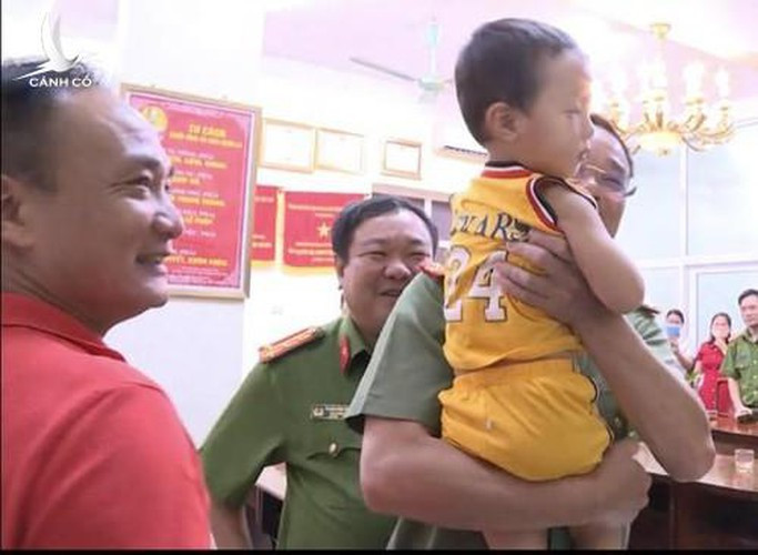 Thu được xác định là người bắt cóc bé trai Nguyễn Cao Gia Bảo (2 tuổi) tại Công viên Nguyễn Văn Cừ ở TP Bắc Ninh ngày 21/8.
