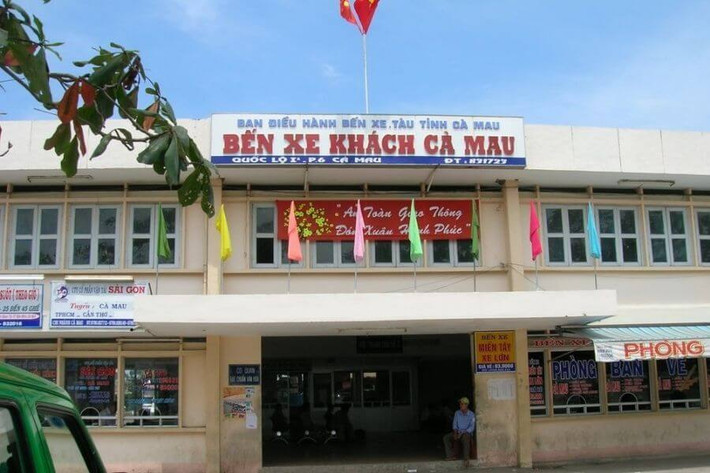 Nhận được tin báo động trời của Châu, ông D. vội vàng báo cho Công an xã Sơn Phú đến kiểm tra, thì phát hiện sự thật kinh hoàng. Cùng với công tác khám nghiệm hiện trường, khám nghiệm tử thi, lực lượng Công an tỉnh Bến Tre tỏa đi nhiều hướng về các tỉnh miền Tây, TP HCM để truy tìm hung thủ. Sau nhiều giờ thuyết phục gia đình khuyên nhủ và đấu tranh với Châu qua điện thoại, cuối cùng đối tượng đã đến cơ quan Công an đầu thú vào tối 12/9/2013(Ảnh minh họa, nguồn internet)