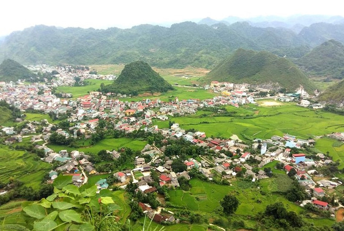 Chị Páo cũng ở trọ tại đây, tuy nhiên dịp lễ 2/9 đã về quê nghỉ nhưng chưa thấy quay lại. Từ thông tin này, công an tìm đến nhà máy nơi Páo làm việc và được xác nhận, chiếc áo trên người nạn nhân xấu số là đồng phục của công ty trên. Phối hợp với Công an tỉnh Hà Giang, Công an tỉnh Vĩnh Phúc đã mời gia đình chị Páo xuống để nhận diện. Dù nạn nhân đang phân hủy mạnh, tuy nhiên người nhà vẫn nhận ra đây chính là Giàng Thị Páo. (Ảnh minh họa, nguồn Internet)