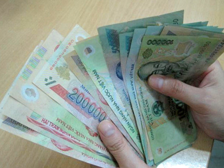 Theo gia đình, dịp lễ chị Páo có về quê chơi, đến ngày 4/9 thì lên xe khách để quay lại Vĩnh Phúc làm việc. Khi đi, Páo cầm theo một điện thoại và gần 1 triệu đồng tiền mặt. Thời điểm khi Páo được tìm thấy đã tử vong, số tài sản ấy không còn. Các điều tra viên nhận định, cái chết của Páo có thể liên quan đến mâu thuẫn tình ái hoặc giết người, cướp tài sản. Dù là ở trường hợp nào thì những dấu hiệu để lại tại hiện trường cũng cho thấy giữa Páo và nghi phạm có sự quen biết nhất định. (Ảnh minh họa, nguồn Internet)