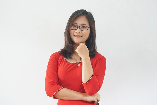 Cô giáo Hà Ánh Phượng từng giành Học bổng Hoa Trạng Nguyên - dành cho thủ khoa tốt nghiệp THPT do Bộ GD&ĐT tổ chức năm 2009. Cô cũng là 1 trong 14 sinh viên châu Á năm 2011 đạt học bổng tiềm năng lãnh đạo do Viện giáo dục quốc tế Mỹ IIE trao tặng.