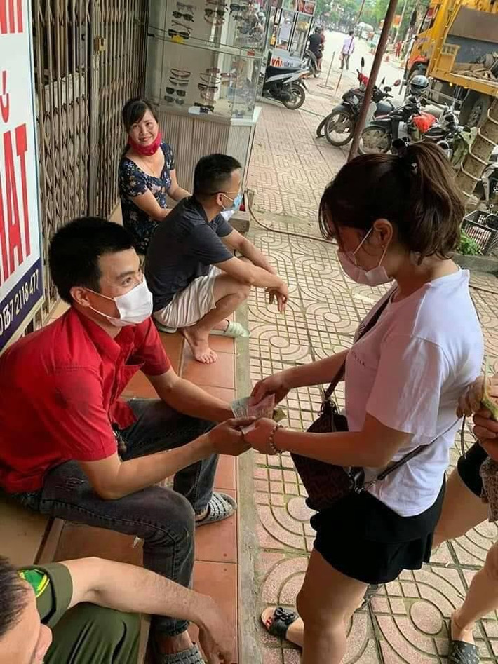 Thông qua báo chí, anh Pháp gửi lời cảm ơn chân thành, sâu sắc nhất tới tất cả mọi người đã ủng hộ, giúp đỡ anh trong thời gian vừa qua. Đồng thời nam tài xế cho biết, trong ngày 9/6, đã có một số tài khoản ngân hàng mạo danh anh để nhận tiền ủng hộ của mọi người. Anh khẳng định anh chỉ có một số tài khoản duy nhất của Ngân hàng Vietcombank mang tên Vương Văn Pháp còn những số tài khoản khác đều là giả mạo.