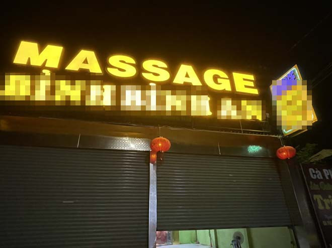 Xác minh nhân thân, cơ quan điều tra được biết chủ quán Phạm Thị Ngần từng có tiền án về tội danh ma túy. Sau khi ra tù, đối tượng này đã lên Việt Yên và mở quán massage trá hình. Ngần thuê hai người là Trương Thị Tài (SN 1985) và Lê Thị H làm nhân viên. Ngoài ra còn có các đối tượng Đỗ Thanh Bình (SN 2000), Tạ Văn Quang (SN 2001) đều trú tại Bắc Giang làm bảo vệ. Từ lâu, quán massage của Ngần nằm trong tầm ngắm của Công an Việt Yên bởi cách thức hoạt động rất bí hiểm. (Ảnh minh họa, nguồn internet)