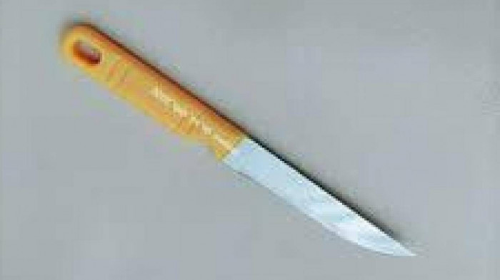 Chủ nhà đâm người giao trái cây tử vong trong lúc nhậu: Đêm 22/5, anh Phạm Văn Xô (SN 1987, ngụ huyện U Minh, tỉnh Cà Mau) tổ chức nhậu ở nhà cùng với H.V.L. (SN 1983, ngụ thị trấn U Minh), là người đến giao trái cây, cùng một người khác. Trong lúc nhậu, giữa Xô và L. xảy ra mâu thuẫn. Sau đó, Xô đã dùng dao đâm vào bụng của L. khiến nạn nhân tử vong. Hiện vụ việc đang được cơ quan chức năng điều tra, làm rõ. (Ảnh minh hoạ)