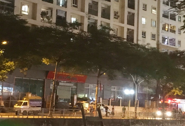 Người đàn ông tử vong trên hàng rào chung cư ở Hà Nội: Ngày 23/6, Công an quận Hai Bà Trưng cho biết, tối 22/6, Công an phường Đồng Tâm, quận Hai Bà Trưng nhận tin báo về việc phát hiện 1 thi thể đàn ông tại tòa chung cư có địa chỉ ở phố Vọng, phường Đồng Tâm, quận Hai Bà Trưng. Quá trình xác minh ban đầu, cơ quan chức năng xác định người đàn ông này tự tử. Nạn nhân sinh năm 1957 là một cư dân của tòa chung cư, gần đây có dấu hiệu trầm cảm.