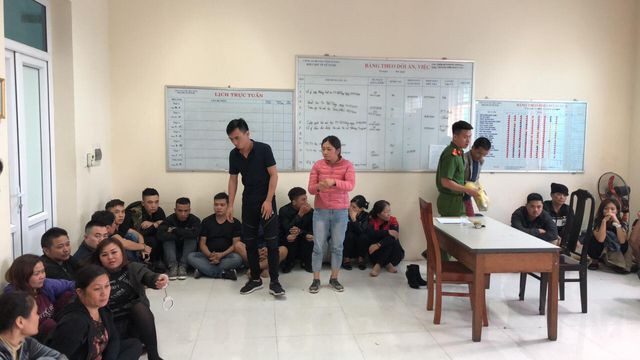 Tại đây, 52 người chơi bạc theo hình thức xóc đĩa bị bắt giữ cùng hơn 700 triệu đồng tiền mặt bị thu giữ.