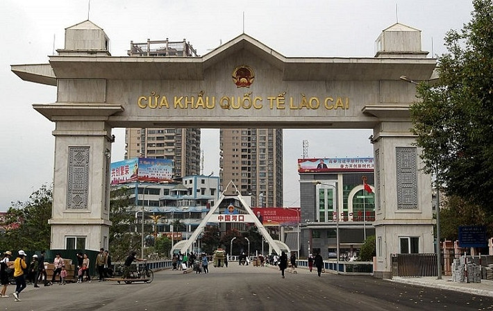 Vụ án mạng khiến người dân địa phương hoang mang, lo sợ. Gia đình nạn nhân có hoàn cảnh hết sức éo le. Bố mới mất được vài tháng, do kinh tế khó khăn, mẹ và chị gái cháu Ba phải qua Trung Quốc để làm ăn. Một mình Ba ở nhà, thỉnh thoảng có người thân chạy qua, chạy lại. Bước đầu, cơ quan điều tra nhận định, thời điểm cháu Ba bị giết hại cách lúc phát hiện khoảng hơn 24 giờ. Do vụ án không có nhân chứng, cộng thêm những dấu vết để lại hiện trường tương đối mơ hồ, khiến quá trình phá án gặp rất nhiều khó khăn. (Ảnh minh họa, nguồn internet)