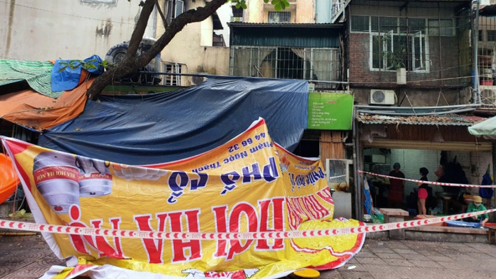 Cháy nhà 3 tầng tại Hà Nội, 5 người trong gia đình tử vong: Rạng sáng ngày 21/4/2022, tại nhà số 116 B9 Kim Liên, ngõ 65 Phạm Ngọc Thạch phường Kim Liên, quận Đống Đa, TP Hà Nội). Ngay sau đó Trung tâm Thông tin Chỉ huy Công an Thành phố đã huy động lực lượng đến hiện trường. Có 4 người tử vong tại hiện trường, gồm: bà Đoàn Thị M (SN: 1948; chủ hộ); bà Đỗ Mai H (SN: 1985; con dâu của bà M), anh Bùi Ngọc Kh (SN: 1985, con ruột bà M), cháu Bùi Nam Ph (SN: 2012; con trai của ông L). 1 người tử vong tại bệnh viện (cháu Bùi Gia H, SN: 2021; con trai của ông L). 2 người bị thương gồm: Anh Bùi Ngọc L (SN: 1983, con trai bà M) và cháu Bùi Quang H (SN: 2010; con trai ông L).