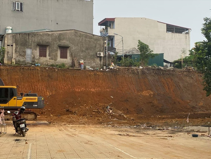 Căn cứ Điều 36, Điều 143, khoản 1 Điều 153, Điều 154; Điều 154 Bộ luật Tố tụng hình sự, ngày 7/9, Cơ quan Cảnh sát điều tra Công an tỉnh Phú Thọ đã ra quyết định Khởi tố vụ án hình sự số 74: “Vi phạm quy định về an toàn lao động, vệ sinh lao động, về an toàn ở nơi đông người”.