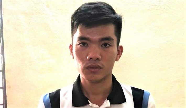 Thuê xe tải trộm sạch tài sản của nhà hàng: Do cần tiền trả nợ và mê chơi game nên Huỳnh Tấn Hoàng (SN 1994, trú huyện Hòa Vang, Đà Nẵng) lợi dụng sơ hở của nhà hàng tại phường Hòa Minh, quận Liên Chiểu lẻn vào trộm cắp tài sản rồi thuê xe tải chở đến các cửa tiệm đồ cũ trên địa bàn Đà Nẵng bán lấy tiền. Ngày 22/6, Công an phường Hòa Minh cho biết vừa bắt giữ Hoàng.