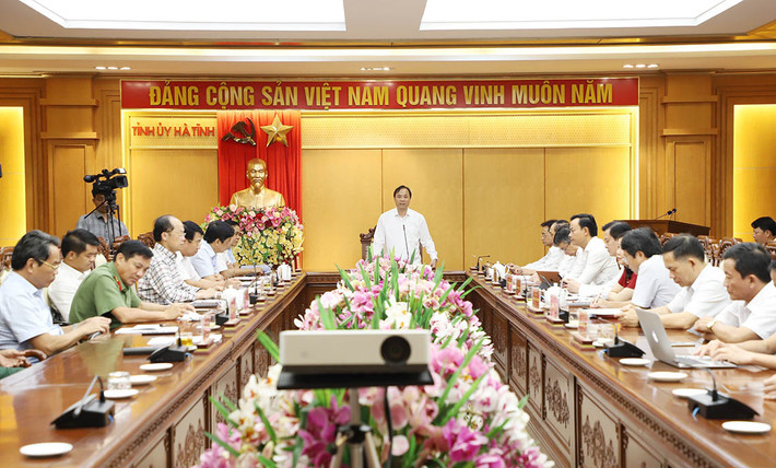 Ngày 22/6, dưới sự chủ trì của Bí thư Tỉnh ủy Hoàng Trung Dũng, BCH Đảng bộ tỉnh Hà Tĩnh tổ chức hội nghị công bố Quyết định thành lập Ban Chỉ đạo phòng, chống tham nhũng, tiêu cực tỉnh và bầu bổ sung Ủy viên UBKT Tỉnh ủy nhiệm kỳ 2020 - 2025. Hội nghị đã công bố quyết định của BTV Tỉnh ủy về thành lập Ban Chỉ đạo phòng, chống tham nhũng, tiêu cực tỉnh Hà Tĩnh gồm 1 Trưởng ban (ông Hoàng Trung Dũng - Bí thư Tỉnh ủy), 5 Phó Trưởng ban và 9 Ủy viên.
