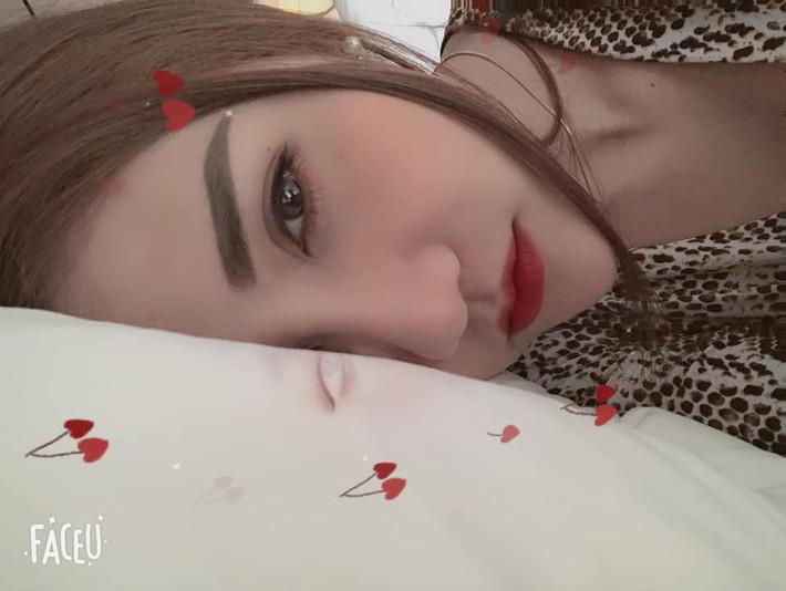 Quá trình đến khách sạn Phú Hưng, Thu, Nga tự đến còn Ninh đón Trang đến khách sạn. Ninh gọi điện thông báo với anh C. đưa Thu và Nga lên phòng để “hành sự” trước.